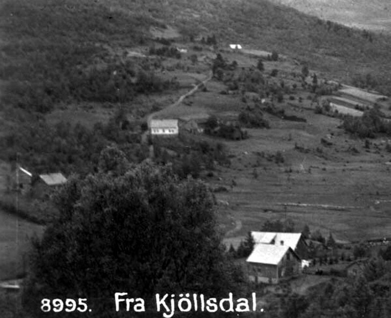 mo018.jpg - "Hauane" og Haugland i forgrunnen,  Berstad-Akslonbruket.