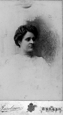 52a.jpg - Anna Elise Kristine Bertine Lefdal #52 f. 26 Des 1877 d. 26 Des 1909
