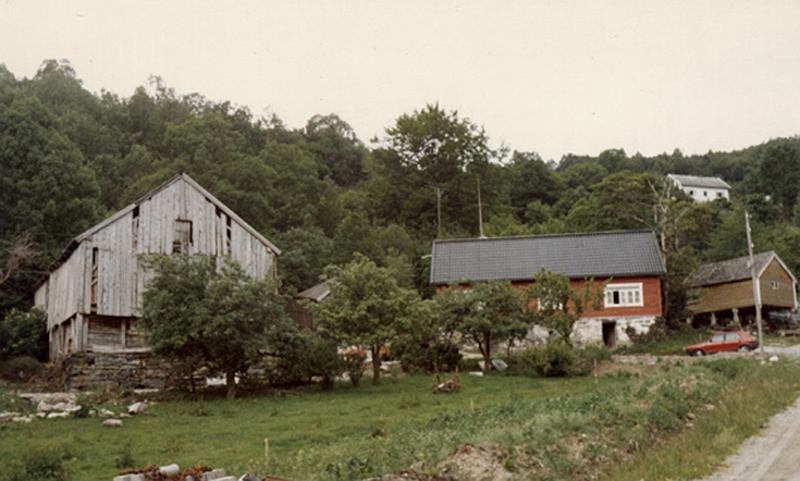 Midthjell1990.jpg - Midthjell omkring 1990 - Midthjell farm about 1990