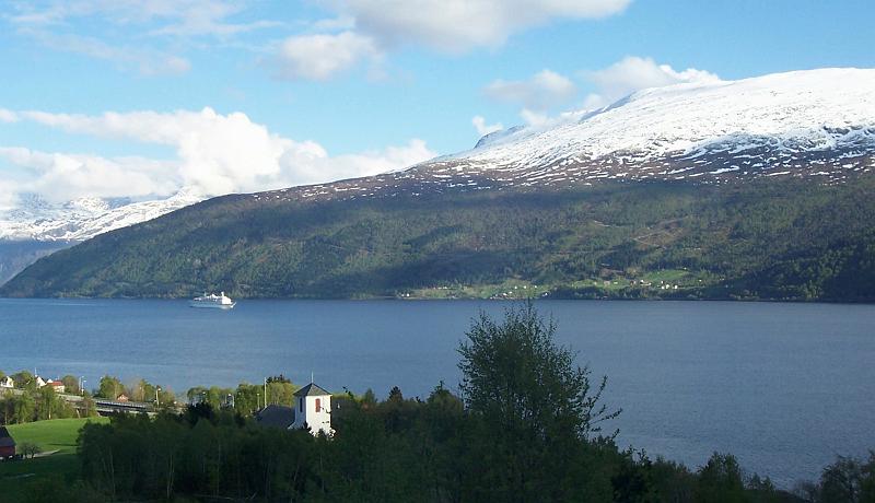 Dumbestein.jpg - Utsikt over Nordfjord. Dumbestein sett fra Gilleshammer i  Kjlsdalen/View of Nordfjord. Dumbestein seen from Gilleshammer, Kjlsdalen. A tourist cruiser on the fiord. (Photo: Dennis Green, Oregon.  May 2006)