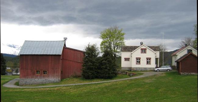 Faenn2004.jpg - Fenn - Mai 2004 - Faenn, Stryn, Nordfjord,  May 2004Foto: R. L. Hawks