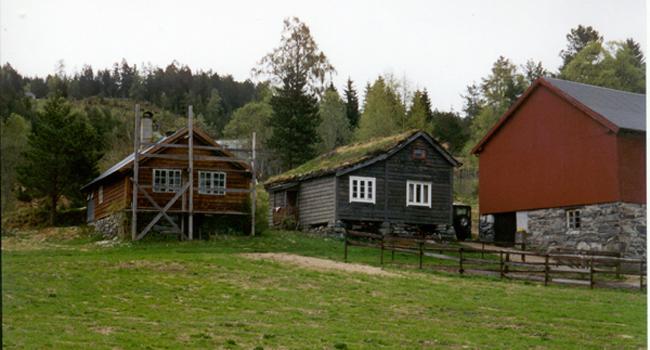 Maurset2.jpg - Fra Maurset mai 2004 - The old buildings at Maurset
