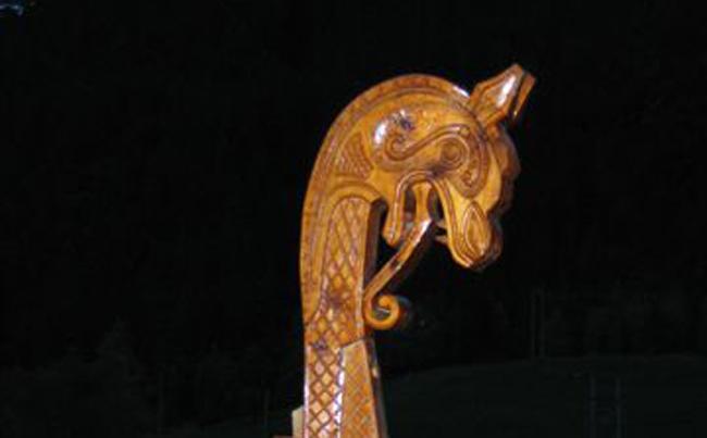 Vskip2004a.jpg - Stern of a Viking ship at Bjrkedalen.