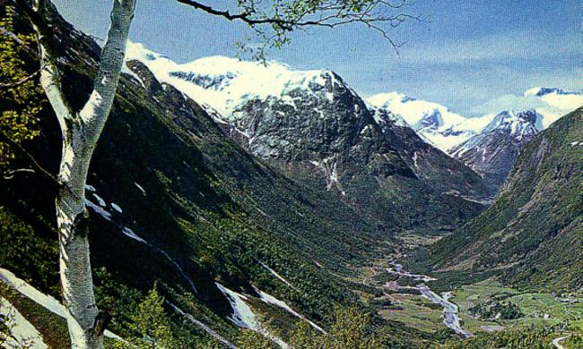 s0STRYN.jpg - Stryn - Utsikt mot Hjelledalen / View towards Hjelle Valley