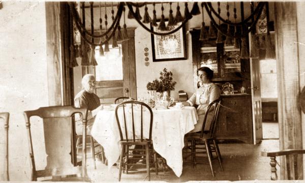 477b.jpg - Agnete Fjellestad, nee Stove, and daughter Josephine.